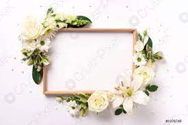 Check spelling or type a new query. Cornice Floreale Di Fiori Bianchi Foglie Verdi Su Sfondo Di Foto D Archivio Crushpixel
