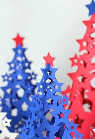 как сделать новогоднюю поделку своими руками в детский сад Novogodnie Podelki 2018 V Detskij Sad I Shkolu Svoimi Rukami Iz Bumagi Fetra Shishek Bumazhnoe Derevo Podelki Den Nezavisimosti