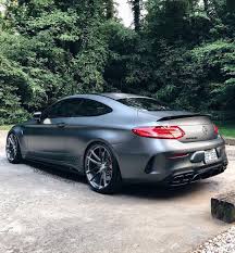 No Listing Of Finest Luxury Cars Is Complete Without The Mercedes Benz S Class The German Car Manufacturer S Range Topping Li Mercedes Car Benz Car Car Wheels