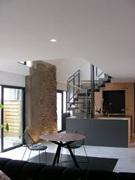Escalier Metallique D Interieur Design Integre Dans L Ilot Central De La Cuisine Ouverte Sur Le Salon Escalier 2 Quar Interior Design Home Interior Decorating