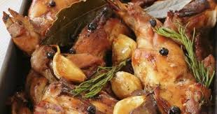 Kaninchen In Biersosse Und Wacholder Geschmort Rezept Rezepte Lebensmittel Essen Schmoren