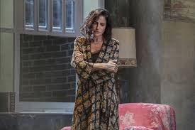 Luisa ranieri, protagonista al cinema del film mozzarella stories, racconta come ha vissuto la sua gravidanza e come ha affrontato i cambiamenti del corpo. Luisa Ranieri A Teatro Diretta Dal Marito Luca Zingaretti Tutta Fuoco E Famiglia