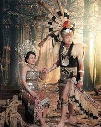 Baju kaum iban dikata kain buruk ryzal duriankimchi kena dengar ni betul betul. We Are Dayakian Pakaian Tradisional Kaum Dayak Di Facebook