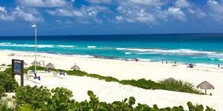 El clima en cancún es bastante estable durante el año, la temporada de inverno es de diciembre a febrero y la temperatura puede bajar hasta 15 el clima en general en cancún es húmedo, con días. Como Es El Clima A Cancun 2019
