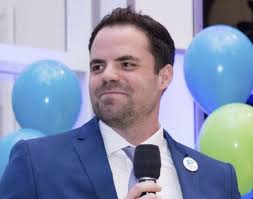 Provocateur Fabián Basabe faces mild-mannered Joe Saunders in HD 106 clash