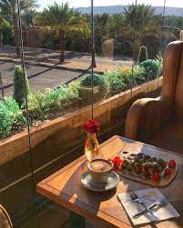 بعض الصور واللقطات من تغطية نكهة مديني لمقهى كيف الأكابر للقهوة المختصة المقهى للعوائل والافراد الموقع شارع الامير عبدالمحسن بجوار قاع table settings scenes