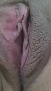 Negra gordinha gostosa exibindo sua linda buceta