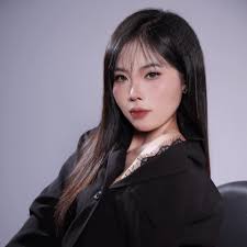 Em tìm makeup đi tiệc kv tân bình 22/10 có dùng khóa nền charlotte