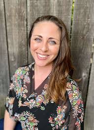 Naomi Wills's Instagram, Twitter & Facebook