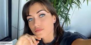 Julie gayet soutenue par françois hollande lors du festival d'angoulême. Fan Samuel Lma Posts Facebook