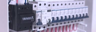 Dağıtım panosundaki ana prensip, herhangi bir devrede bir arıza olduğunda diğer devrelerin serviste kalmalarını sağlamaktır. Elektrik Sigortasi Neden Atar Ve Atmasi Nasil Onlenir