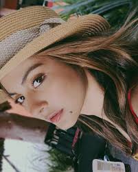 🇸🇻 guapísima @@melicardona02 además de ser de las...