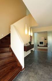 Diele Mit Dunkler Vollholztreppe Treppe Haus Wohnen Haus