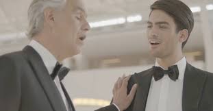 Tem dois filhos, amos e matteo, do seu primeiro casamento. Andrea Bocelli Duets With Son For The First Time With Fall On Me