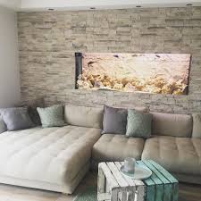 Neue Kissen Zieren Unsere Couch Die Fische Sind Begeistert Instagraminteriorchallenge S Steinwand Wohnzimmer Wohnzimmer Wandgestaltung Wohnzimmer