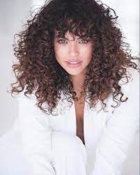 Giovana Cordeiro Curlyhairwithbangs Choppybobhairstyles Curly Hair Styles Naturally Curly Hair Styles Hair Styles