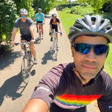 What has 8 wheels, 4 bikes, 4 faguettes, and a lot of lycra? The best gay  peloton
