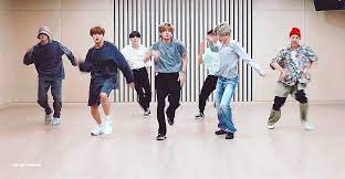 Search, discover and share your favorite bts dynamite gifs. Choreography Bts ë°©íƒ„ì†Œë…„ë‹¨ Dynamite Dance Practice Gif Bts Y Jungkook Bts Boys Bts Singles Bangtan Boys