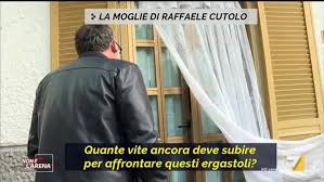 How much of raffaele cutolo's work have you seen? Scarcerazioni Boss La Moglie Di Raffaele Cutolo Perche Lui Non Deve Uscire Perche Non Soffrono In Silenzio