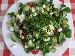 Parsemer généreusement de fromage feta émietté de chèvre original woolwich dairy. Recettes D Avocat Et Surimi
