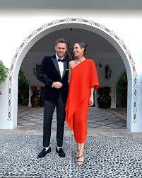 Official page of karl stefanovic. Karl Stefanovic And Jasmine Yarbrough S Wedding Guests Wear Vibrant Outfits In Mexico Express Digest