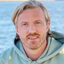 Robert Moberg's Instagram, Twitter & Facebook