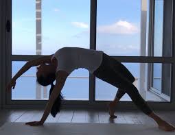 This yoga practice was shot on location live from the browns point lighthouse, ne tacoma, in the beautiful evergreen state of washington. Best Yoga Retreats In Greece Private Beach Yoga Retreat Greece