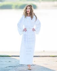 Check spelling or type a new query. Robe De Mariee En Dantelle Et Broderie En Soie Blanche