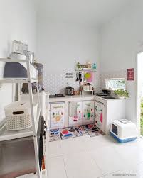 Meski tidak begitu luas, dengan pemilihan kitchen set minimalis dapur kecil yang tepat, ruangan akan terlihat rapi dan cantik. Kumpulan Desain Dapur Tanpa Kitchen Set Terkeren Generasi Arsitek
