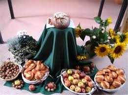 Jedes jahr im herbst wird das erntedankfest gefeiert. Erntedankfest Gefeiert