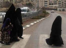 Les fantômes font partie du paysage. Talibanes Ou Femmes Modestes Les Juives Voilees Tribune Juive