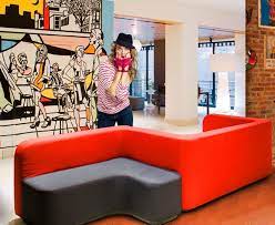 Stylish Hip Budget Hotel Rooms In New York City Pod Hotels Pod Hotel Nyc New York Hotels Manhattan Hotels
