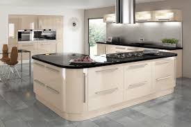 Cream Gloss Kitchen With Integrated Handle And Granite Worktop Google Search Gloss Kitchen Kitchen Plans White Kitchen Design