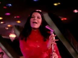 Agar main kahun jo dekha nahi tha vah koi khwab pada tha table pe chashma woh kiska janab gore gale mein woh maflar tha kis haseen ka zara hath dil pe rakh ke hamein deejiye jawab aapke kamre mein koi rehta hai. Aap Ke Kamre Mein Koi Rehta Hai Yaadon Ki Baraat 1973 Youtube