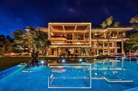 Guest house + 1,700 sq. Billionaire Bling These Are The Most Luxurious Homes In The World Loveproperty Com