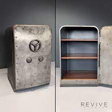 fruher ein alter kuhlschrank heute ein barschrank tresor diese steampunk bar ist ein unikat der marke peersfield in filigraner handarbeit wurde dieser ehem