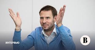 Российский предприниматель олег тиньков показал в instagram трейлер фильма об истории своей болезни, который выйдет «первом канале», а после — на всех площадках страны. Oleg Tinkov Nash Duhovnyj Otec No Bankom Rukovozhu Ya Vedomosti