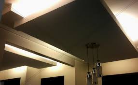 Minimalis dengan menonjolkan material asli. 11 Desain Plafon Rumah Yang Rendah