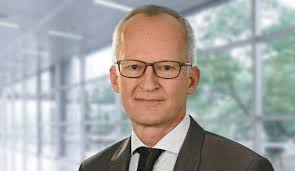 l 6 l 8 l 14 Aufsichtsrat Neue Amtsperiode unter Vorsitz von Horst  Teichmanis Vorstandswechsel Caroline Schubert übernimmt Vo