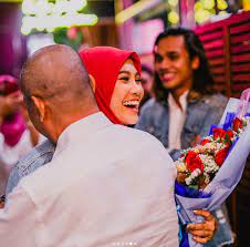 Baru baru ini viral video nabila razali yang menangis kesedihan apabila khabarnya ditinggalkan kekasih. Foto Aedy Ashraf Buat Kejutan Istimewa Sempena Hari Jadi Nabila Razali Sweet Macam Gula Kisah Dunia