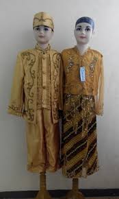 Pakaian adat sunda merupakan salah satu bagian dari budaya nusantara yang ada di negara indonesia. Mengenali Indonesia Lewat Baju Adat Anak Dan Rekomendasi 8 Baju Adat Anak Yang Menarik Untuk Si Buah Hati