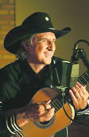 Jovem guarda was primarily a brazilian musical television show first aired by rede record in 1965, though the term soon expanded so as to designate the entire movement and style surrounding it. Acompanhado Do Filho Musico Sergio Reis Vem A Sorocaba 09 05 13 Cultura Jornal Cruzeiro Do Sul