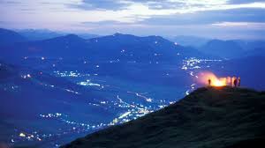 Herz jesu feuer im vinschgau, südtirol >> informationen. Bergfeuer Sonnwendfeuer Herz Jesu Feuer In Tirol