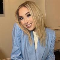 Carrie Bachman's Instagram, Twitter & Facebook