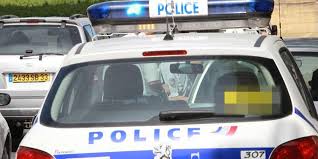 Des peines de prison ferme et des mandats de dépôt ont été décernés, hier, à l'encontre de deux prévenus, pour conduite en état d'ivresse et pour violence conjugale. Mont De Marsan Dix Mois De Prison Avec Mandat De Depot Pour S Etre Enerve Au