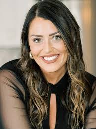 Tracy Mayhew's Instagram, Twitter & Facebook