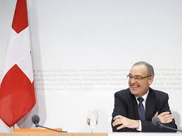 Ministre de l'economie, guy parmelin parle du sauvetage des entreprises et plaide pour la voie choisie: Le Marathon A Commence Pour Guy Parmelin Rfj Votre Radio Regionale