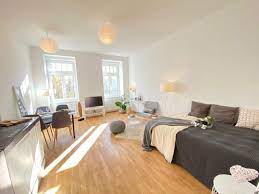 Aber auch singles und ältere, die sich verkleinern wollen, fühlen sich hier pudelwohl. 1 Zimmer Wohnung Erfullt Wohntraume Dank Home Staging Staging Community