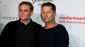 He has an athletic body type. Til Schweiger Und Matthias Schweighofer Herbe Enttauschung Floppt Ihr Neuer Film Schon Vor Kinostart News De
