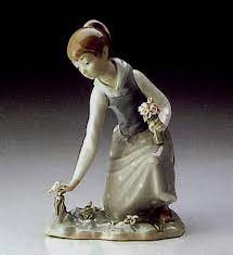 We did not find results for: Lladro Girl Gathering Flowers 1971 93 1172g Porcelain Figurine